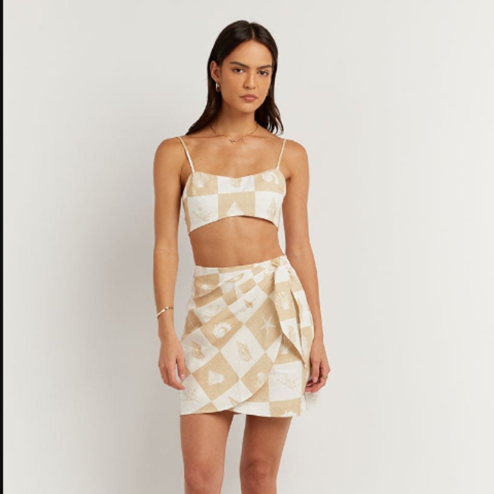 DISSH Mele Beige Shell Top